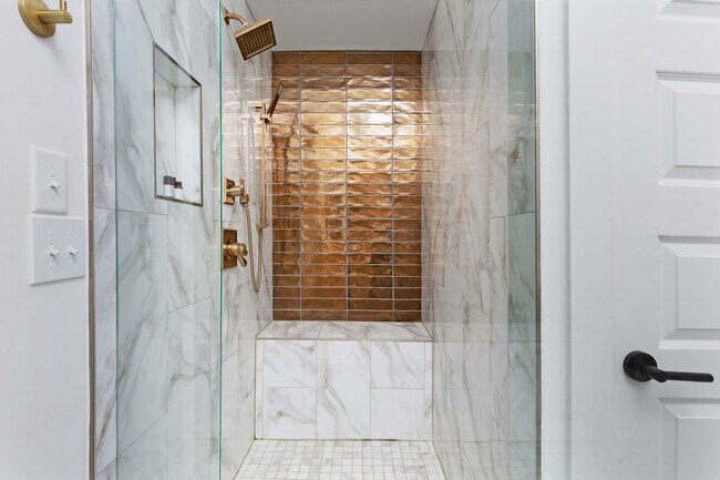 Building Photo - 915 Ramsey St