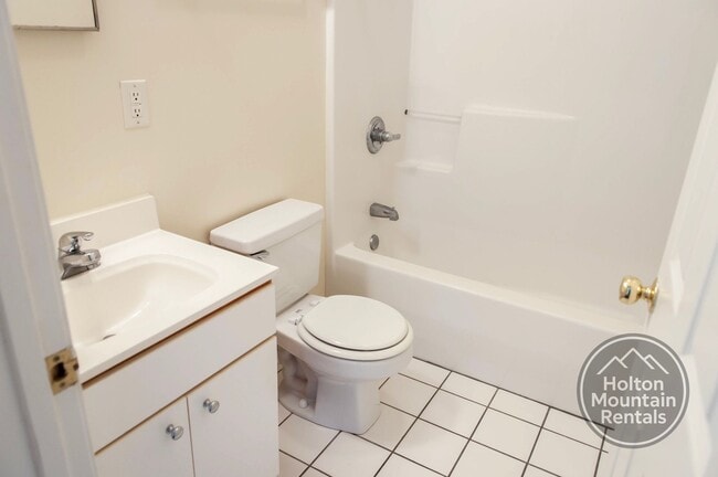 Building Photo - Kensington Meadows - Semi View Downstairs