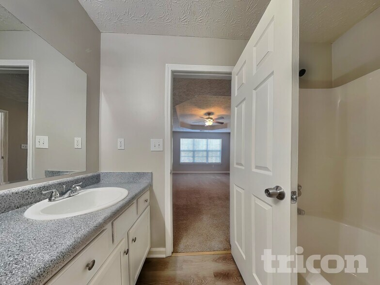 Building Photo - 103 Dumaine St