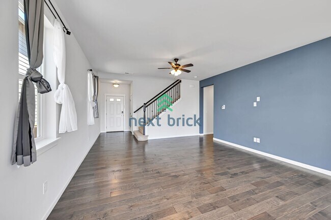 Building Photo - Spacious 5 bedrooms and 3 bathrooms Cul-de...