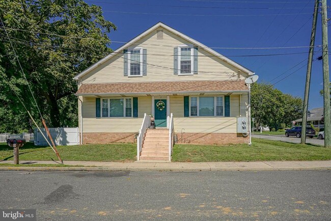Building Photo - 18 East Ave