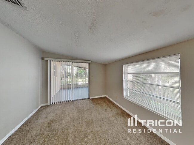 Building Photo - 2869 Webley Dr NE