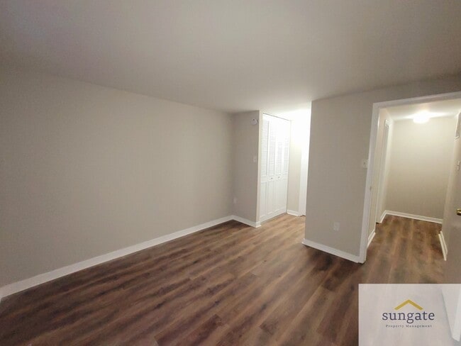 Building Photo - 488 West Ct