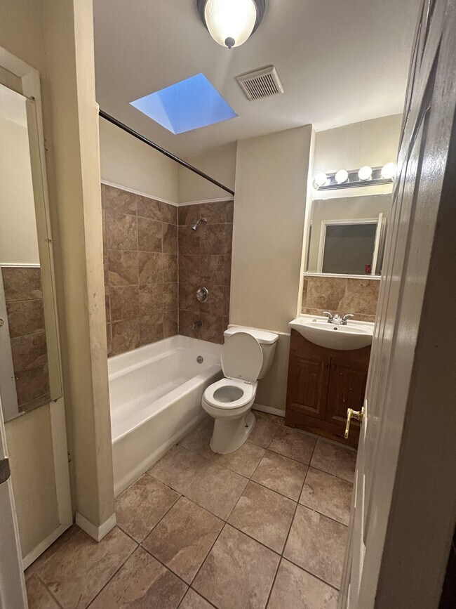 Building Photo - 1734 Normal Ave