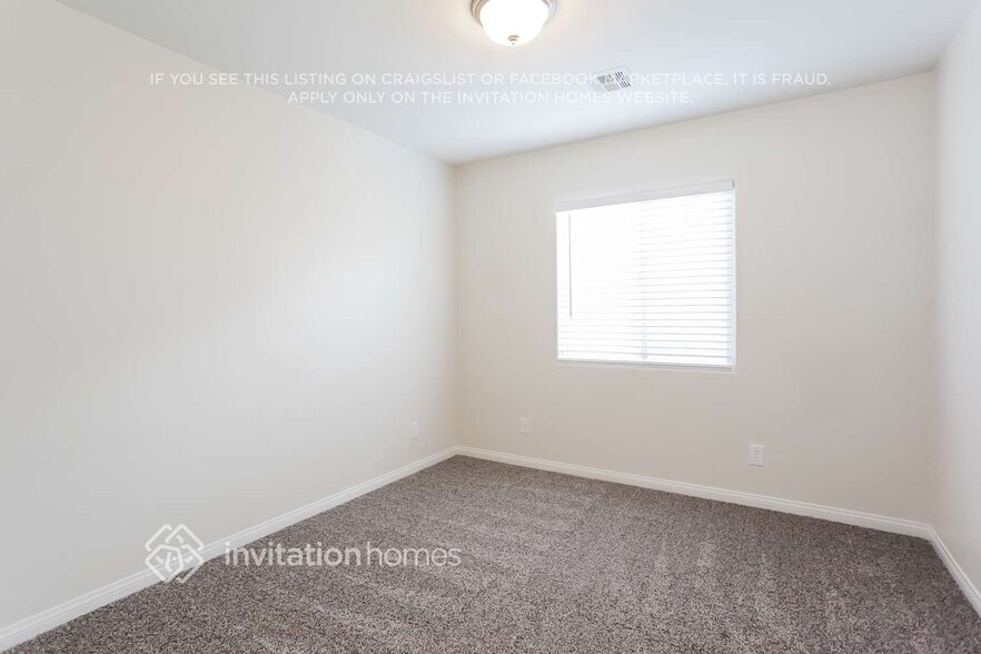 Building Photo - 10631 Gibbous Moon Dr