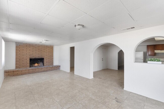 Building Photo - 7422 W Turney Ave