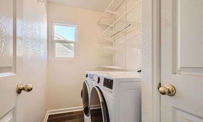 Building Photo - Beautiful Newly Remodeled Home in Roxborough Park