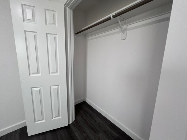 Building Photo - Updated 3-Bedroom Townhome for Rent in Eas...