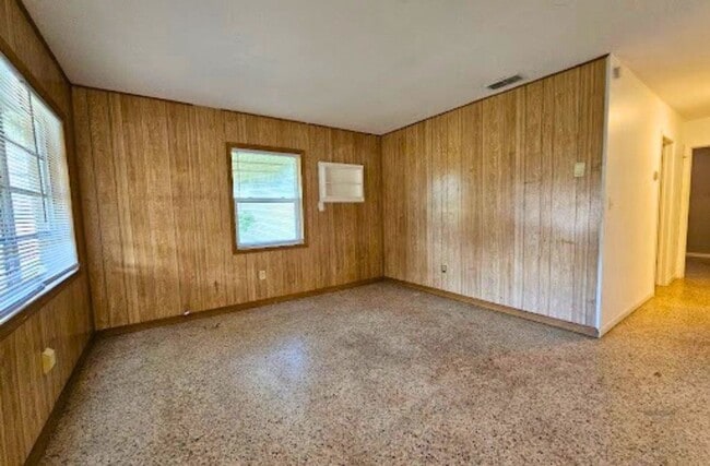 Building Photo - 3 Bedroom, 1 Bath House for rent in Lakeland *Move-In Special*