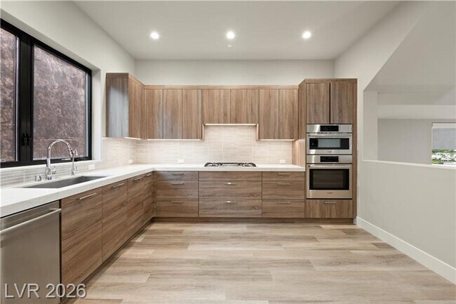 Building Photo - Modern Tri-Story Home in McDonald Highlands