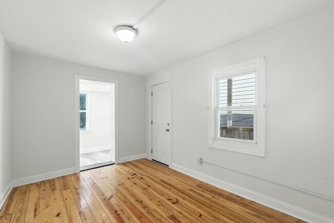 Building Photo - 877 W Lombard St