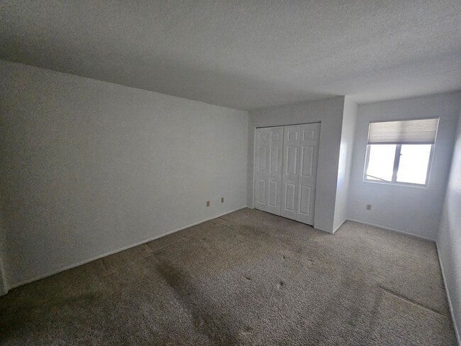 Building Photo - 1/2 OFF 1 MONTH'S RENT!!!!   2 Bedroom Condo in Marina Villas