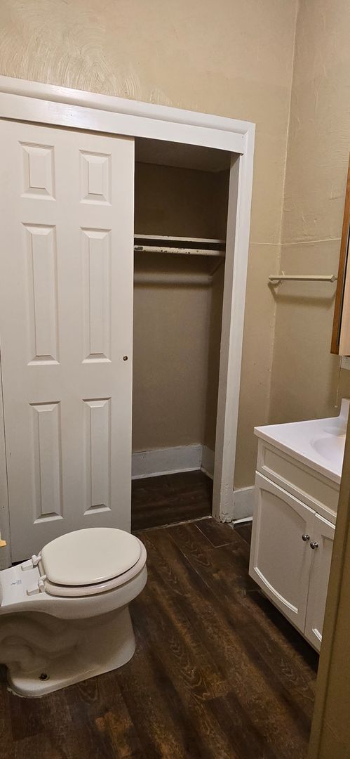 Building Photo - 1 Bedroom - All utilities included!