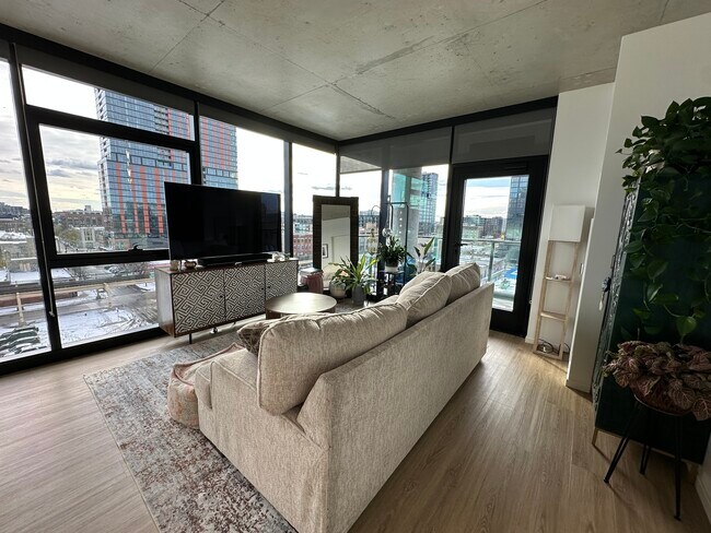 Building Photo - 225 N Elizabeth St