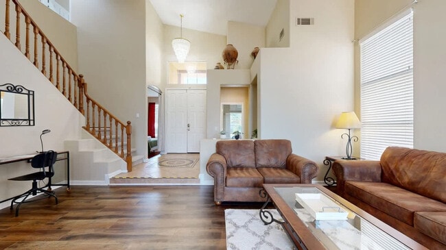 Building Photo - 853 N Blackstone Ct