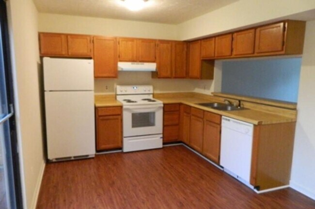 Building Photo - 3 Level Townhouse Near Liberty University