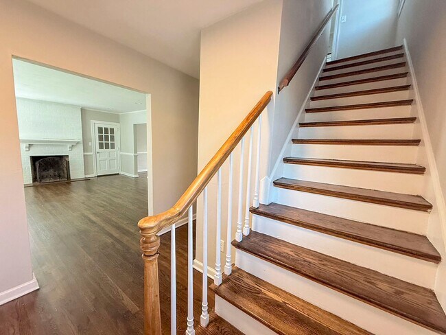 Building Photo - 3 Bedroom in Hampton Available Now!!