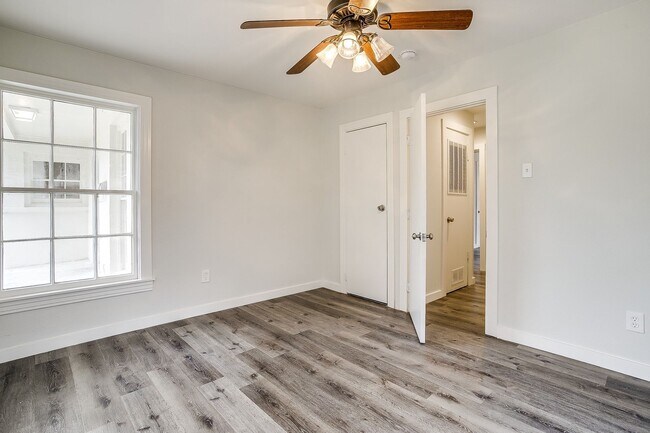 Building Photo - Fully Remodeled 3 Bed, 2 Bath Home in River Oaks w/ Basement- 76114