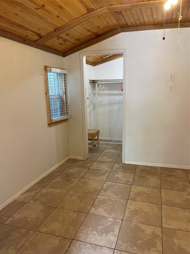 Building Photo - 1407 1/2 Godwin St
