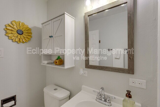 Building Photo - 1228 Bonito Ave