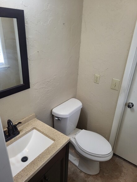 Building Photo - 13803 NE 9th St