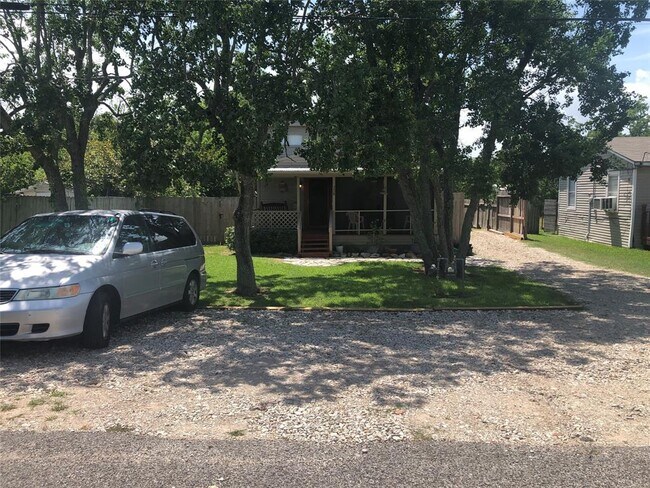 Building Photo - 338 Tennyson St