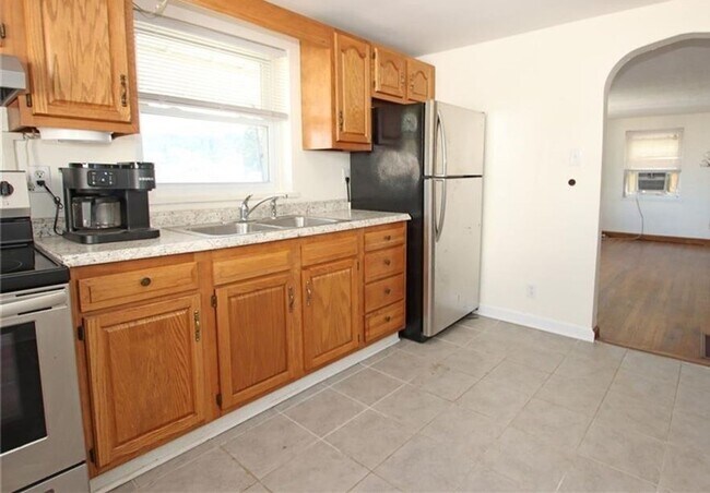 Building Photo - Charming 2 Bedroom Home in South Charlesto...