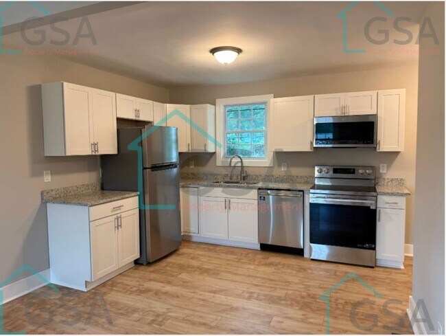 Building Photo - 3 Bedroom 2 Bathroom
