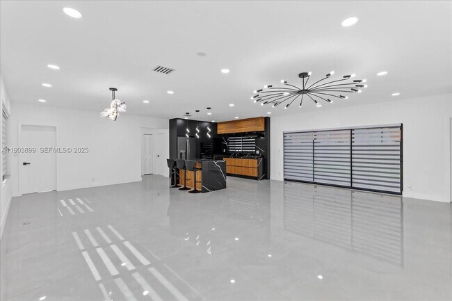 Building Photo - 19511 NE 18th Pl