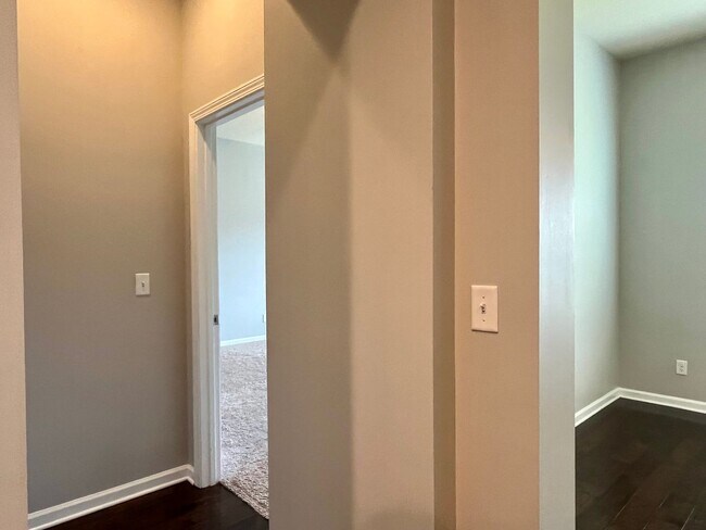 Building Photo - Deer Creek - 4BR/ 2 story/ 2500+SQFT