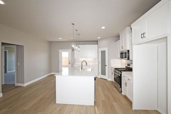 Building Photo - 4705 Scotty Dr