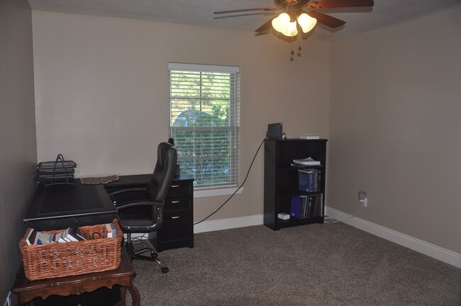 Building Photo - 560 Hickory Ridge Rd