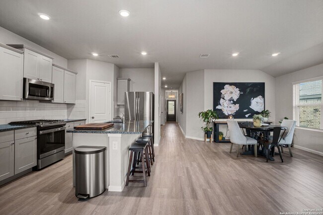 Building Photo - 3 Bedroom/2 Bath Potranco Run Subdivision