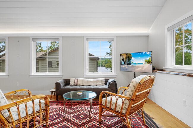 Building Photo - 65 Landing Rd