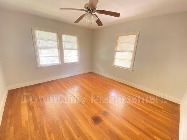 Building Photo - 821 W Garfield St