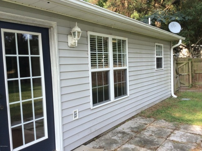 Building Photo - 114 Brody Ln