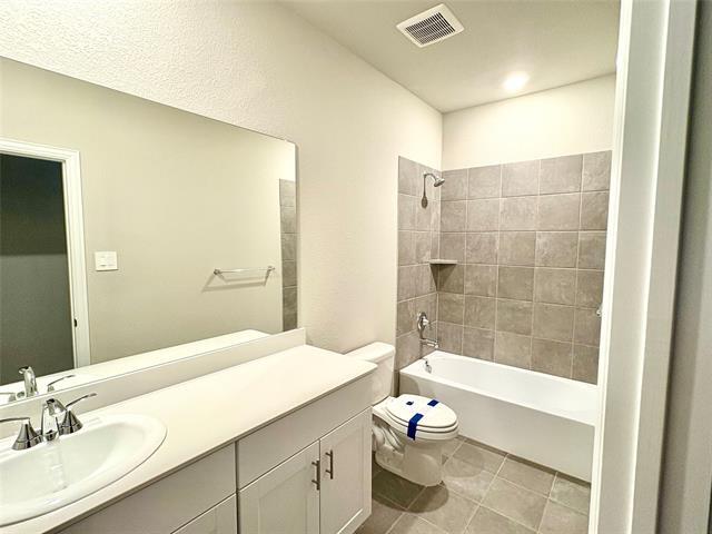 Building Photo - 608 Easthill Dr