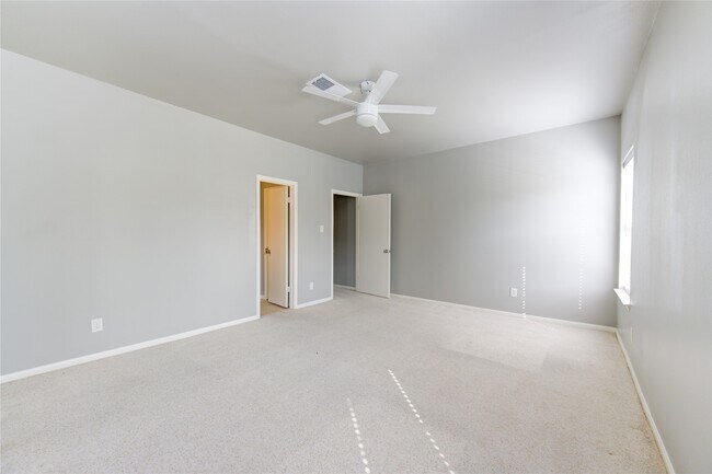 Building Photo - 3050 Holly Hall St