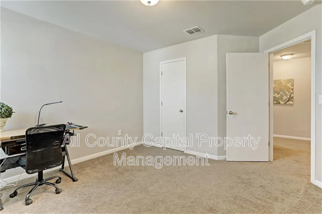 Building Photo - 424 Wapiti Rd