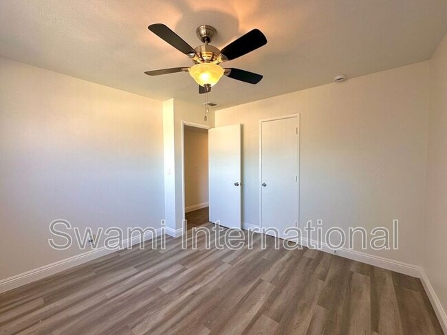 Building Photo - 25532 1/4 Oak St.