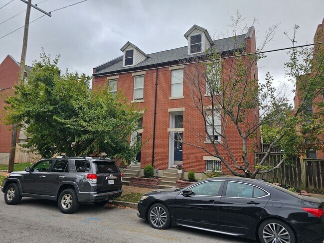 Primary Photo - Wonderfully Remodeled Tri Level 3BR/2BTH S...