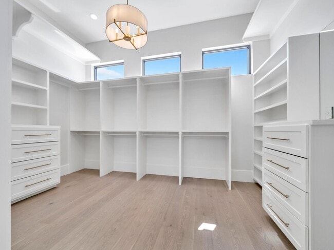 Building Photo - 330 Kelly Plantation Dr