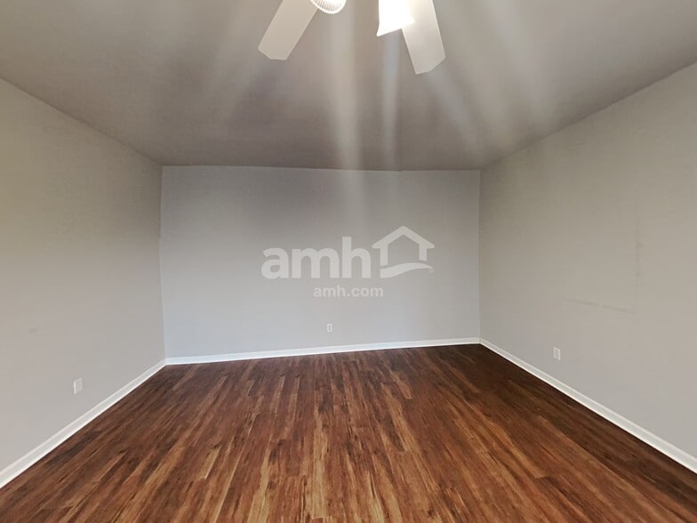 Building Photo - 102 Chambliss Ct