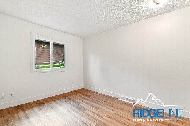 Building Photo - Fox Farm one level home ready for you to e...