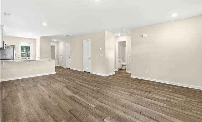 Building Photo - Modern Living in Greenville's Historic West End