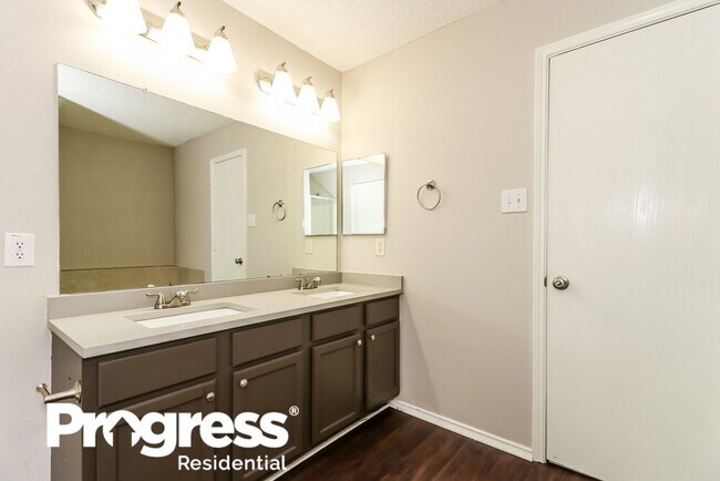 Building Photo - 8750 Gray Fox Ct