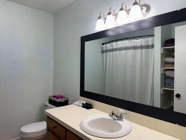 Building Photo - 1517 College Way