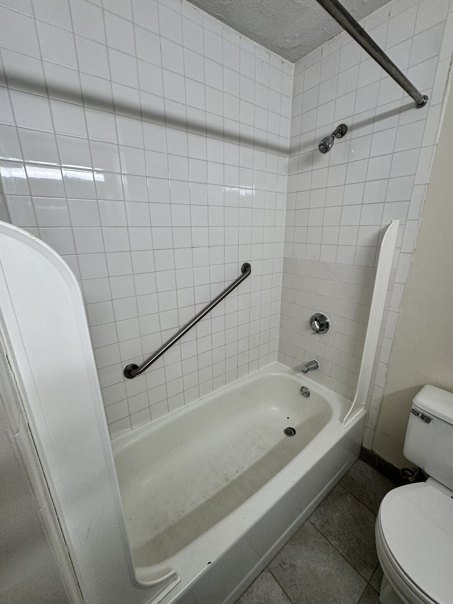 Building Photo - 142 North Beacon St