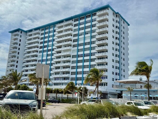 Building Photo - 3111 N Ocean Dr
