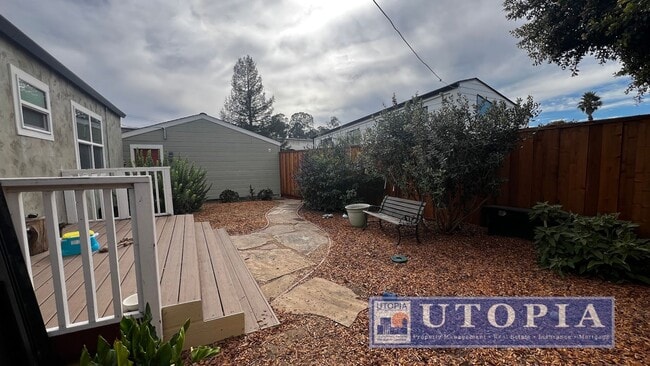Building Photo - Beautiful 2Bed/1Ba Home on Large Corner Lot with 2-Car Garage